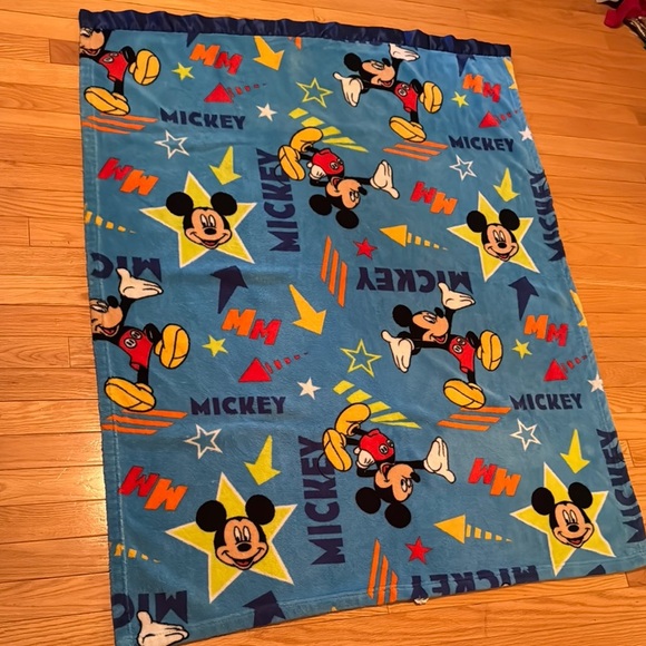 Disney Mickey Mouse Plush and Blanket Set - Picture 8 of 8